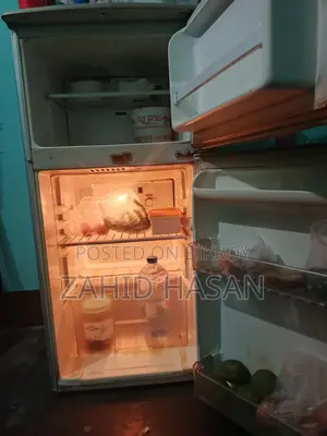 একটা সেকেন্ড হ্যান্ড ফ্রিজ বিক্রি হবে।