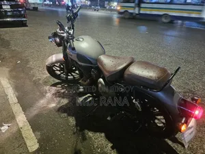 Royal Enfield Classic 350 2025 Gray