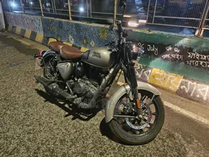 Royal Enfield Classic 350 2025 Gray