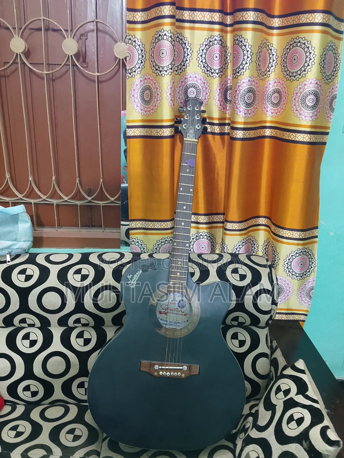 সিগনেচার গিটার