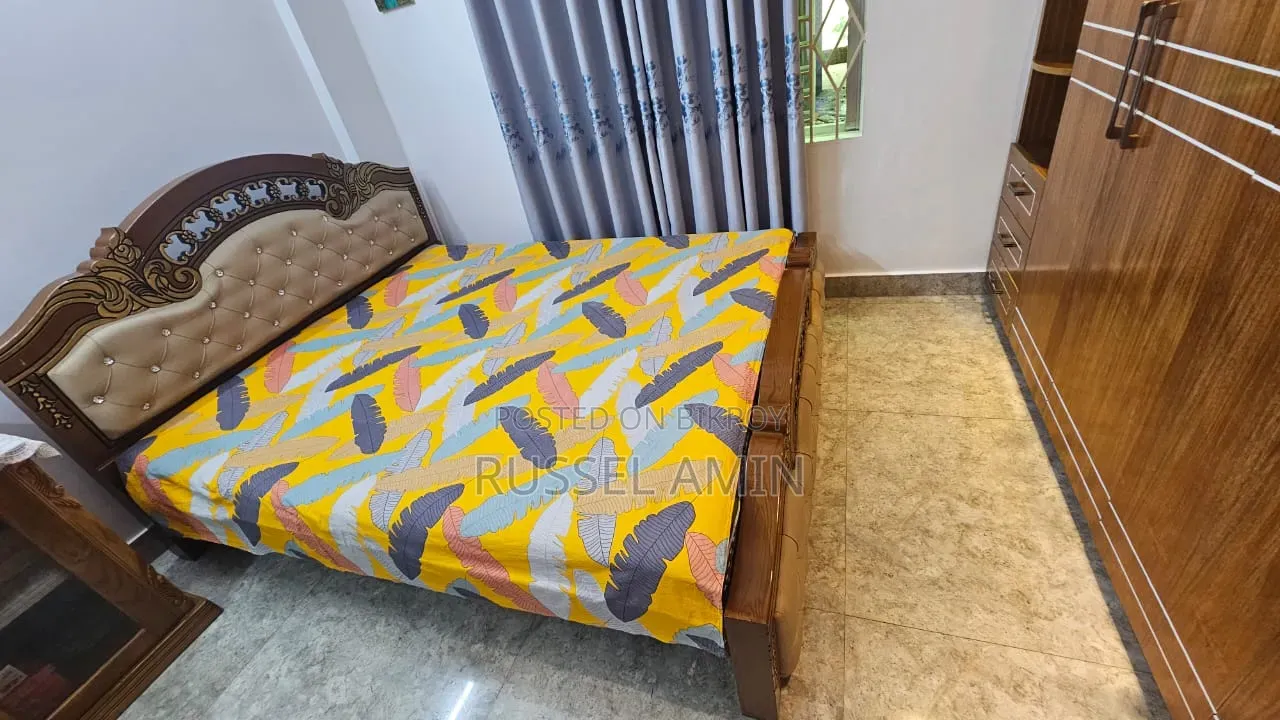 প্রিমিয়াম কিং-সাইজ বেড