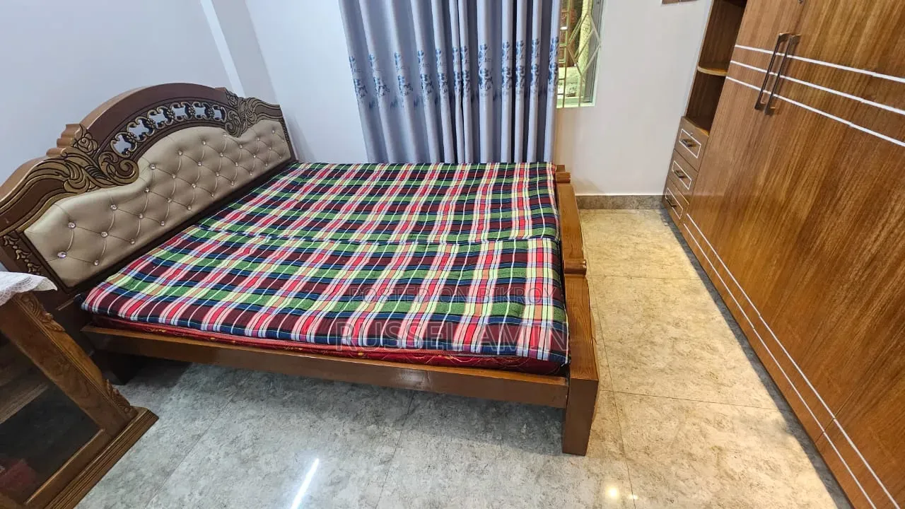 প্রিমিয়াম কিং-সাইজ বেড