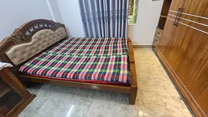 প্রিমিয়াম কিং-সাইজ বেড