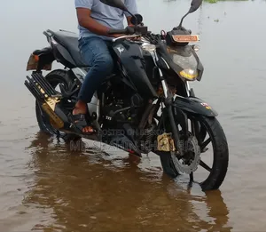টিভিএস অ্যাপাচি আরটিআর ১৬০ ৪ভি ২০২২ ব্ল্যাক