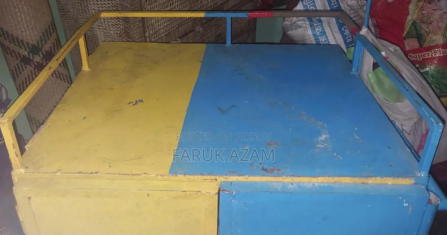Cash table cash box