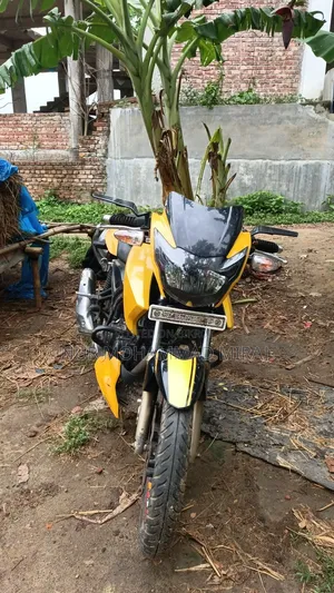 TVS Apache RTR 160 2V 2018 Yellow