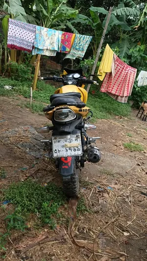 TVS Apache RTR 160 2V 2018 Yellow