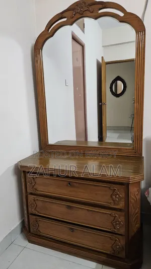 ড্রেসিং টেবিল