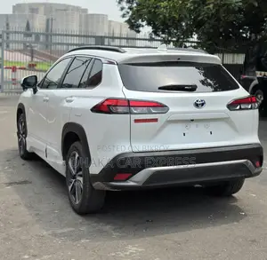 Toyota Corolla Cross 1.8 Hybrid AWD 2021 Pearl
