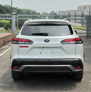 Toyota Corolla Cross 1.8 Hybrid AWD 2021 Pearl