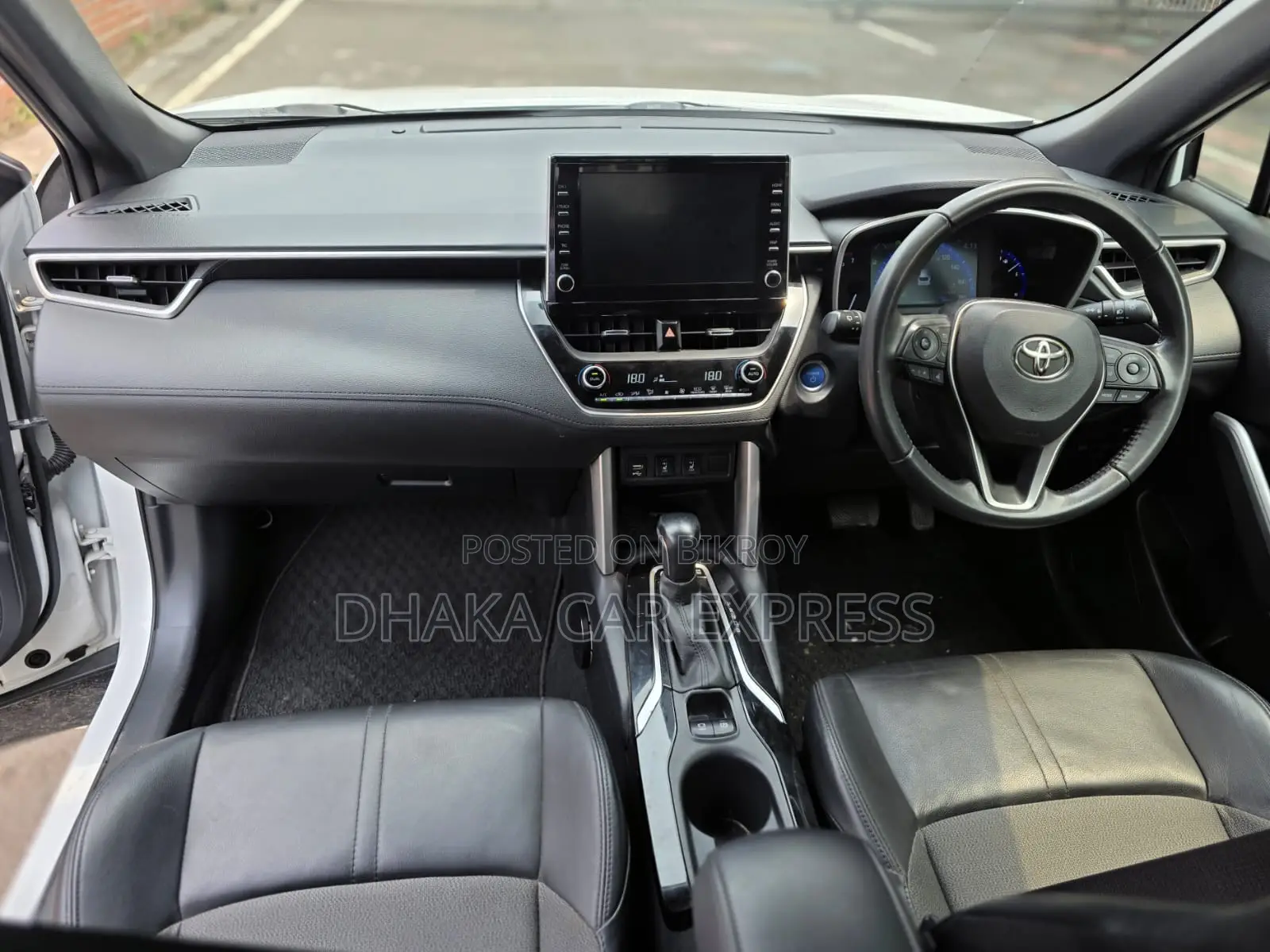 Toyota Corolla Cross 1.8 Hybrid AWD 2021 Pearl