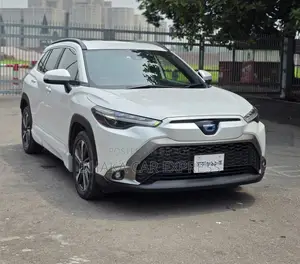 Toyota Corolla Cross 1.8 Hybrid AWD 2021 Pearl
