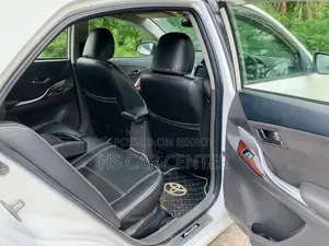 টয়োটা অ্যালিয়ন ২০১২ সাদা