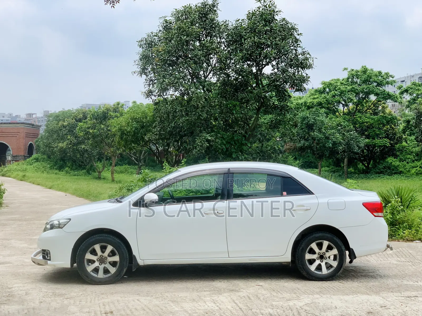 টয়োটা অ্যালিয়ন ২০১২ সাদা