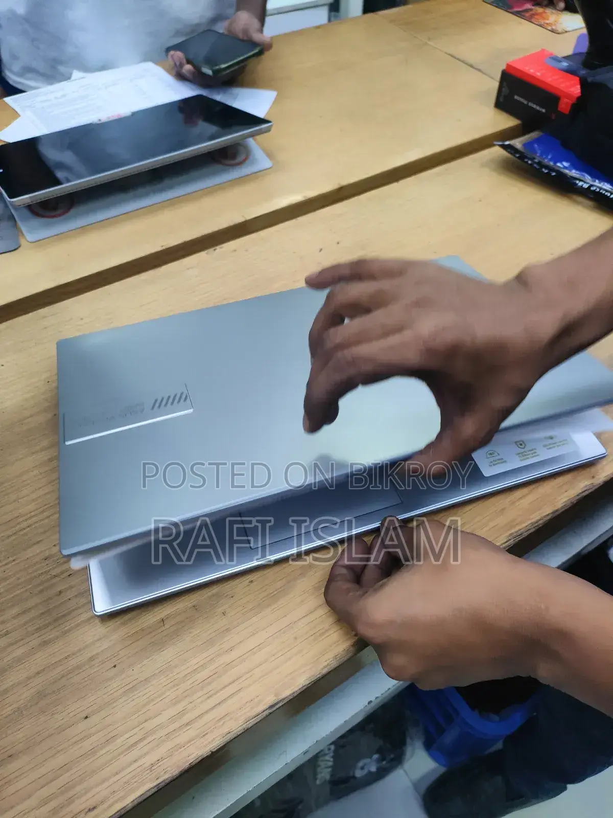 ল্যাপটপ Asus Vivobook 16 8GB AMD Ryzen 5 HDD+SSD 512GB