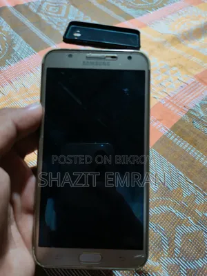Samsung Galaxy J7 16 GB