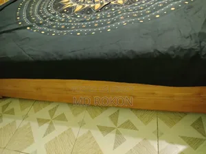 "কারুকাজ করা কাঠের খাট (ড্রয়ারসহ) বিক্রি হবে - ভালো কন্ডিশন"