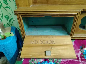 "কারুকাজ করা কাঠের খাট (ড্রয়ারসহ) বিক্রি হবে - ভালো কন্ডিশন"