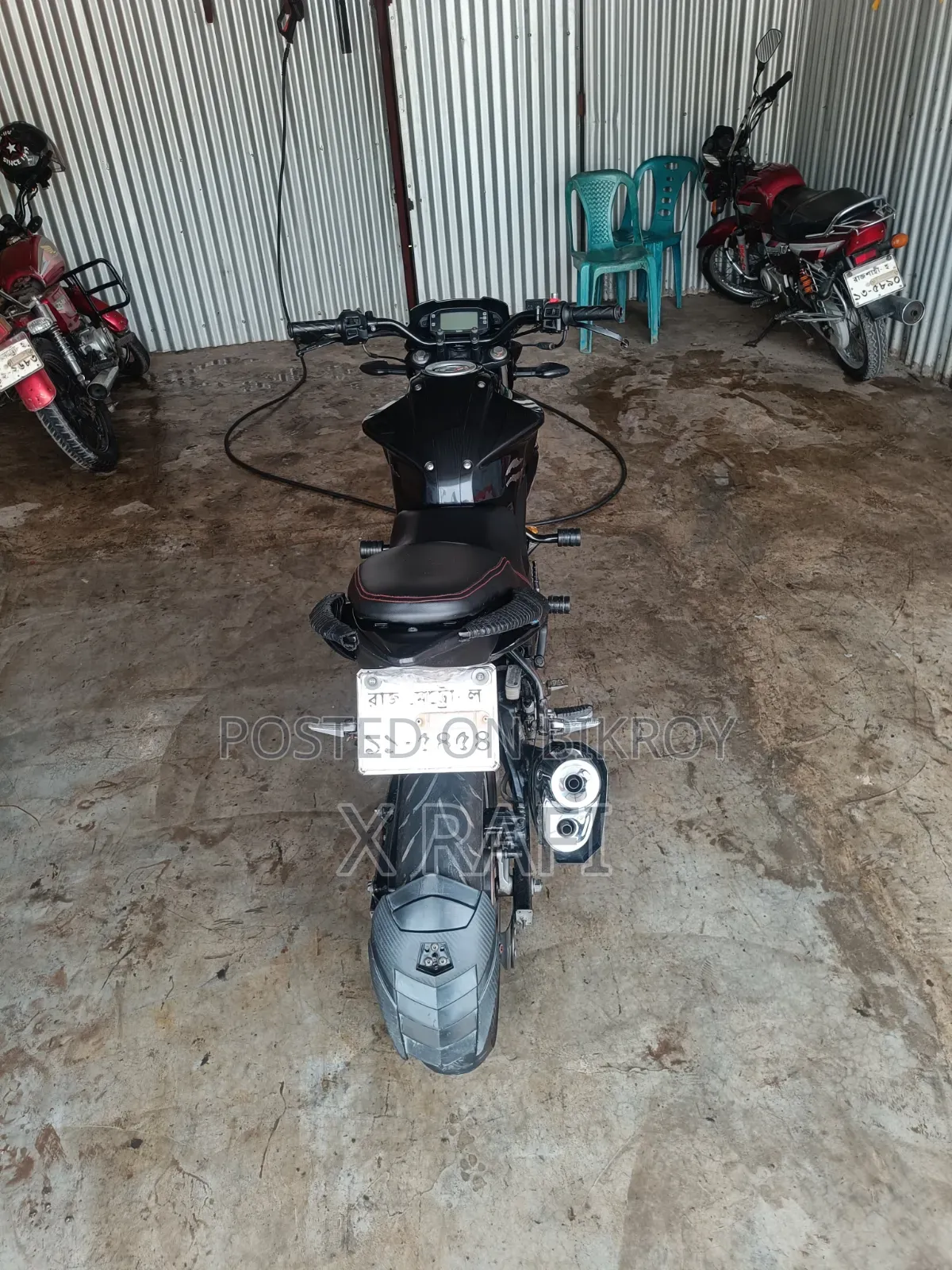 সুজুকি জিক্সার মনোটোন ২০১৭ কালো