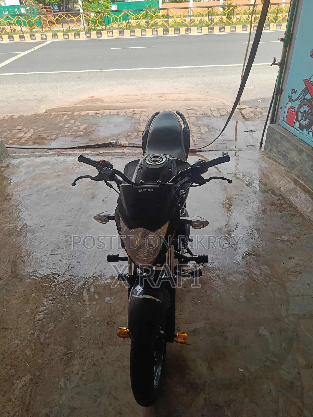 সুজুকি জিক্সার মনোটোন ২০১৭ কালো