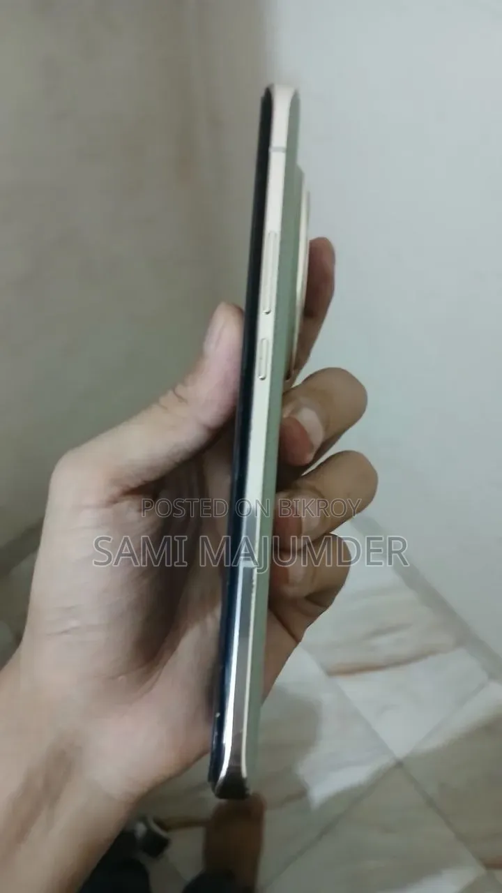 নতুন অনার ম্যাজিক৬ প্রো ৫১২ জিবি