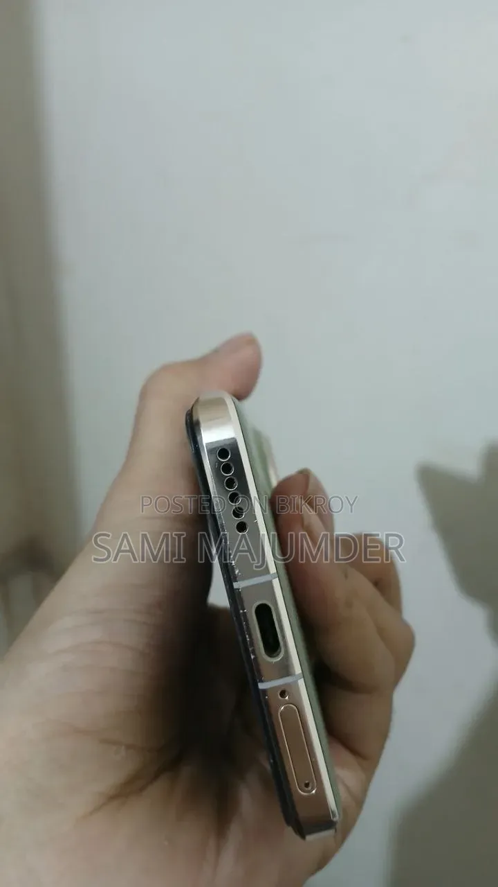 নতুন অনার ম্যাজিক৬ প্রো ৫১২ জিবি