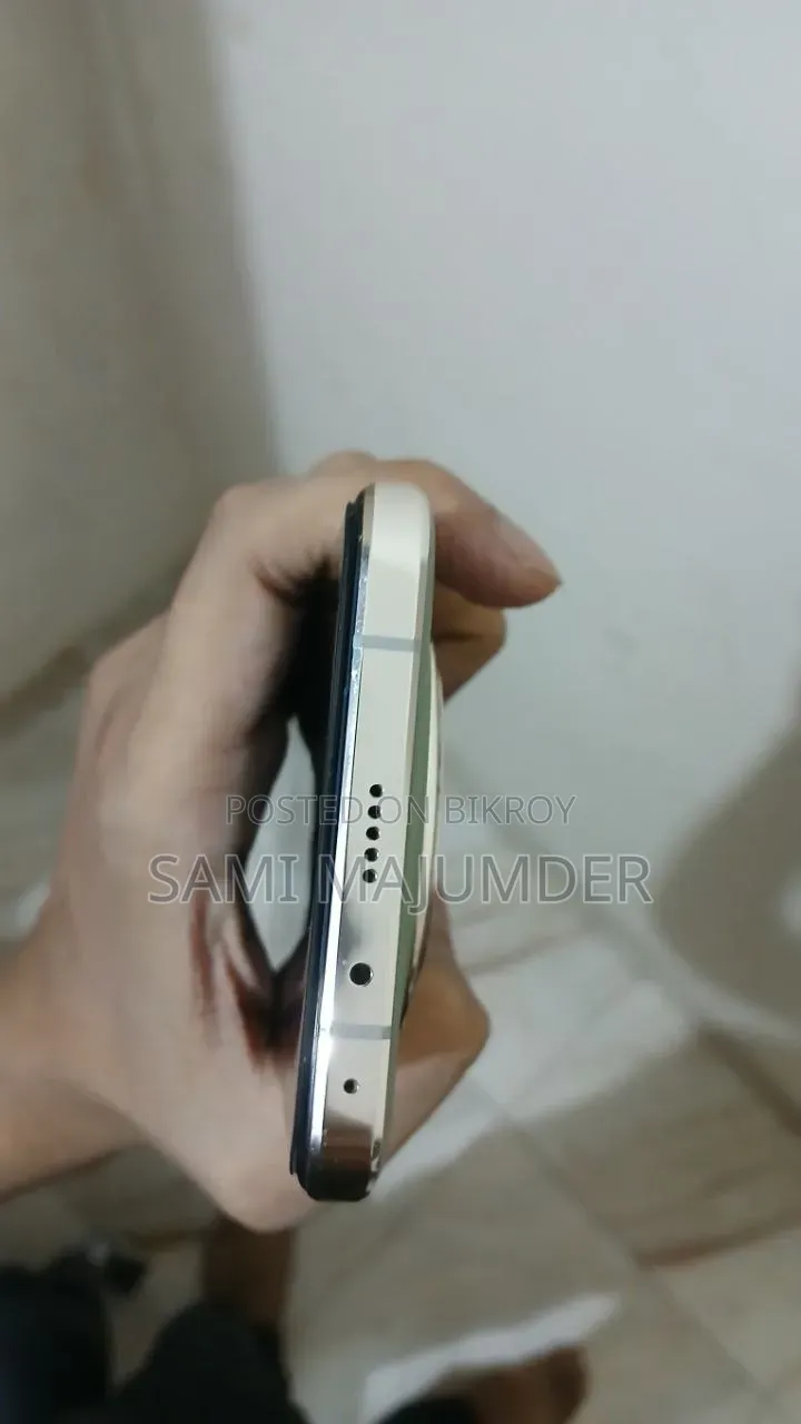 নতুন অনার ম্যাজিক৬ প্রো ৫১২ জিবি