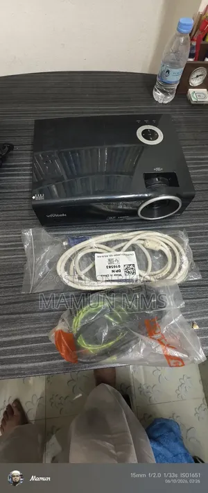 Vivitek D837 প্রজেক্টর