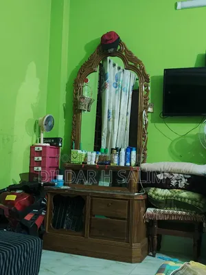 ড্রেসিং টেবিল