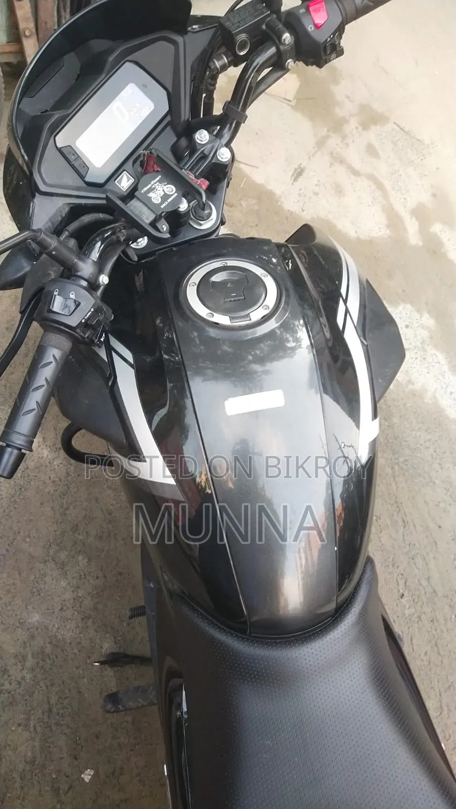 হোন্ডা সিবি ২০২৫ কালো