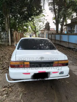 Toyota Corolla 2001 White