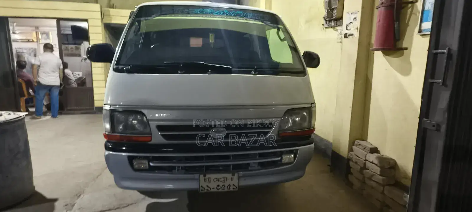 টয়োটা হাইয়েস সিয়ায়া ২০০৪ সিলভার