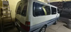 টয়োটা হাইয়েস সিয়ায়া ২০০৪ সিলভার