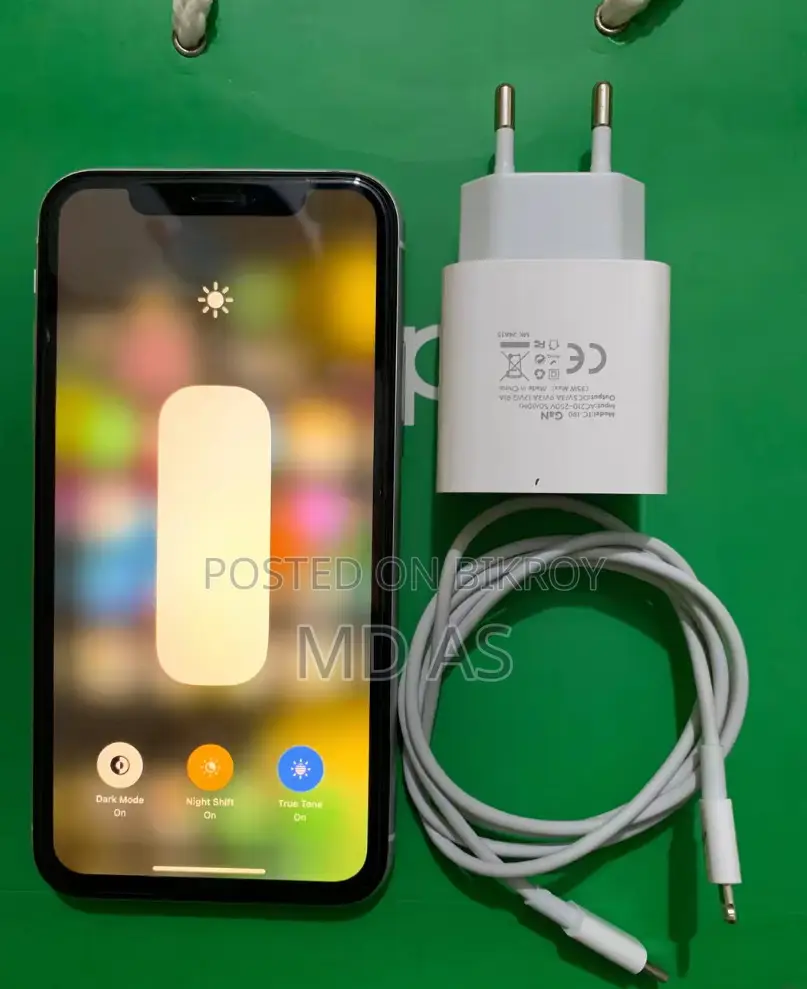 Apple iPhone XR 64 GB White