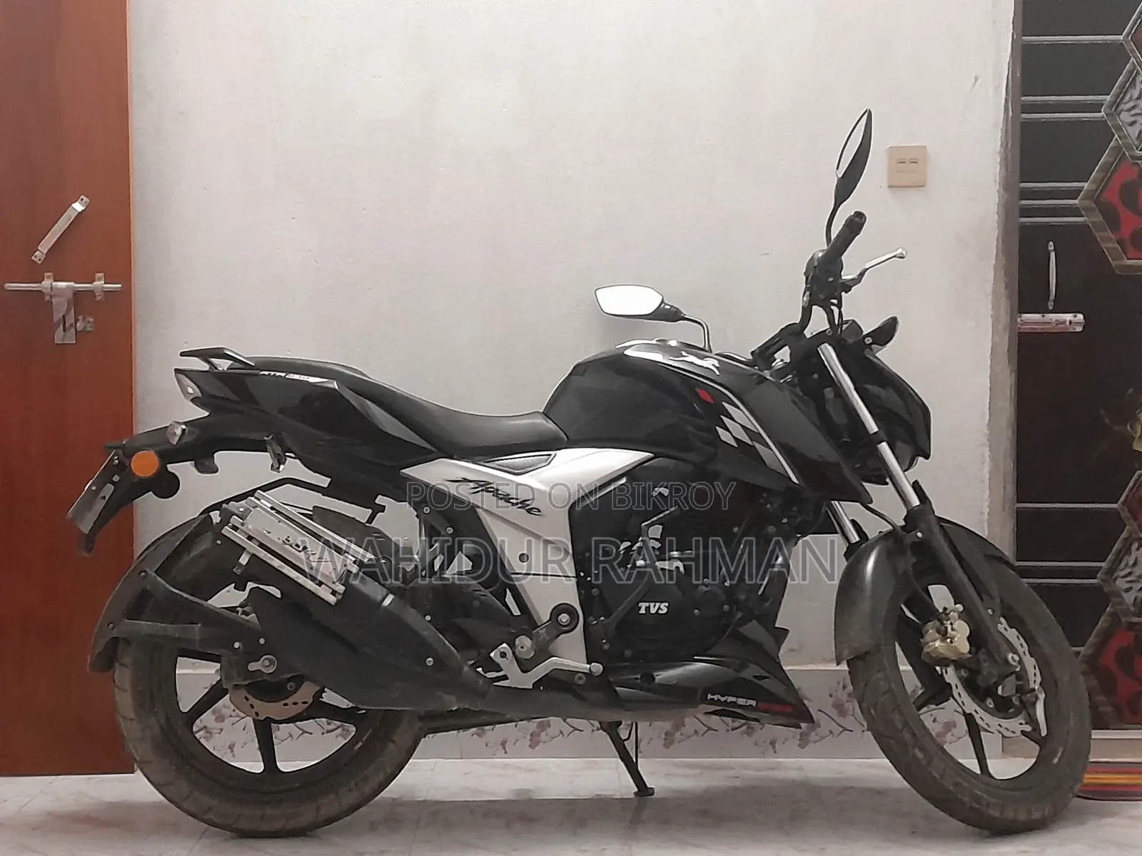 TVS Apache 160 4V 2023 Black