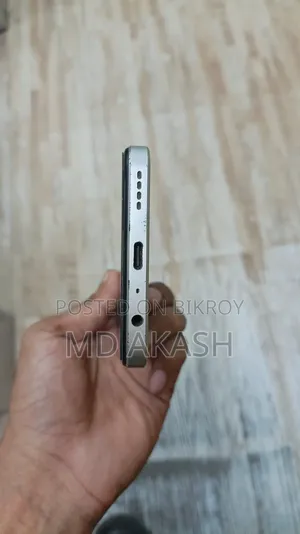 রিয়েলমি ১০ ১২৮ জিবি সাদা