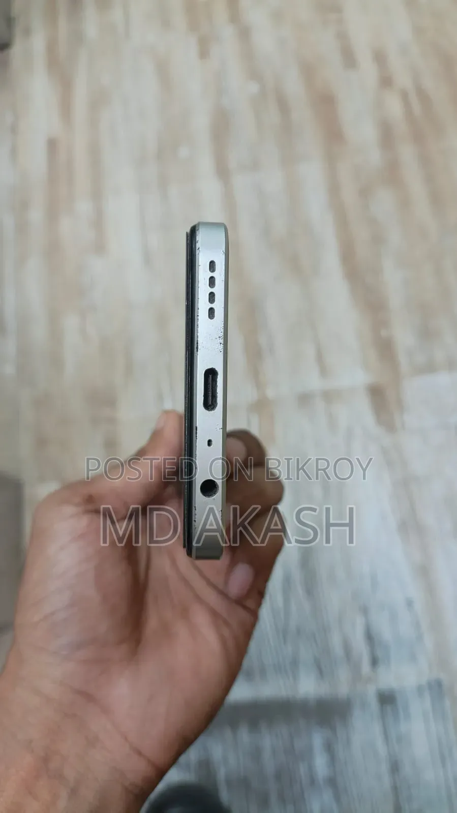 রিয়েলমি ১০ ১২৮ জিবি সাদা