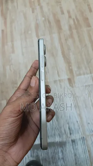 রিয়েলমি ১০ ১২৮ জিবি সাদা