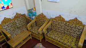 ২/২/১ সেগুন কাঠের ব্যবহৃত সোফা বিক্রি হবে