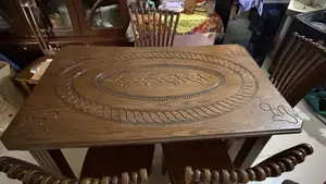 ডাইনিং টেবিল