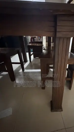 ডাইনিং টেবিল