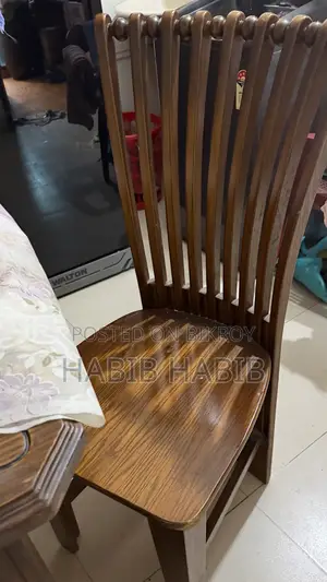 ডাইনিং টেবিল