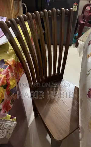 ডাইনিং টেবিল