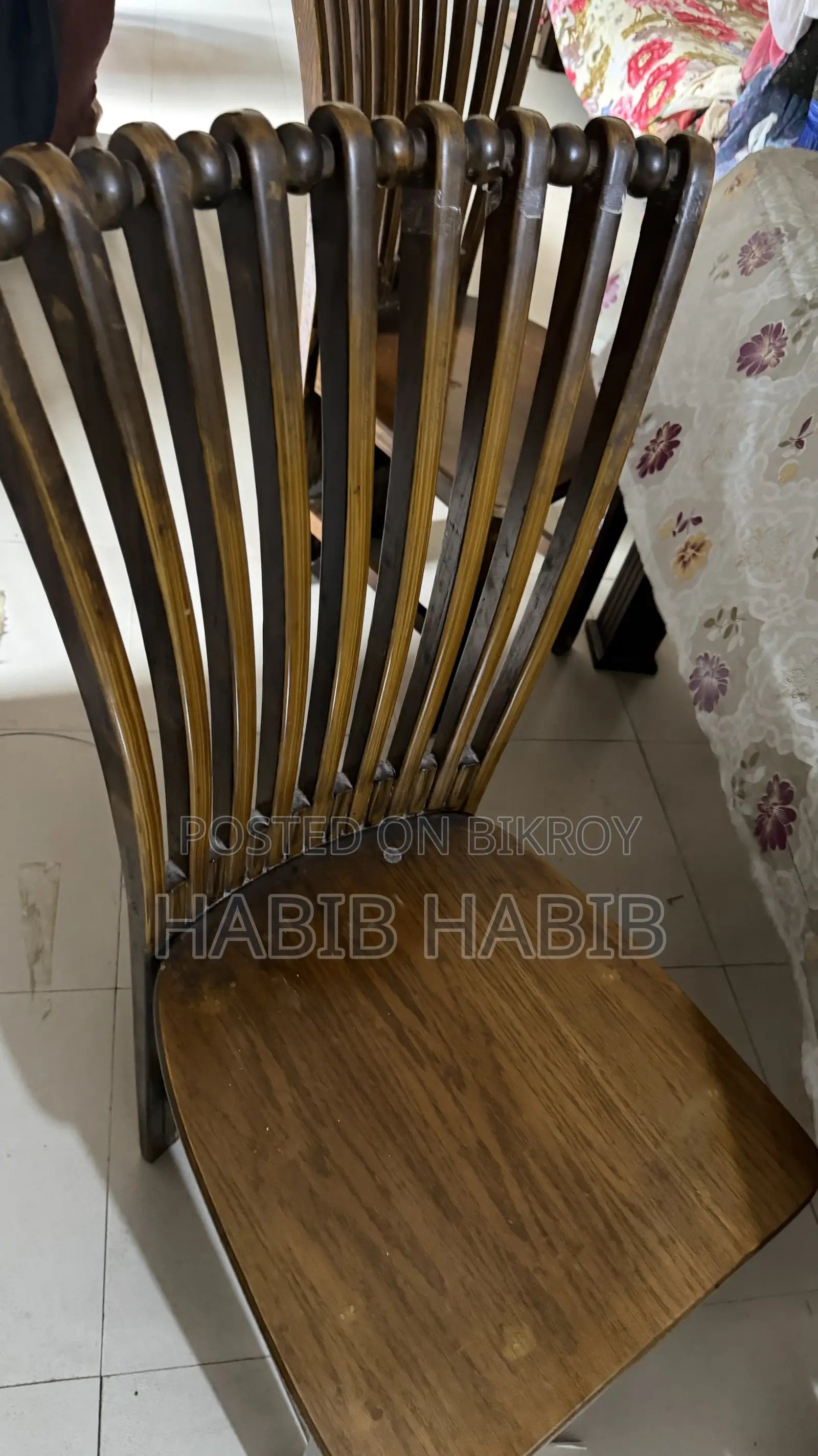 ডাইনিং টেবিল