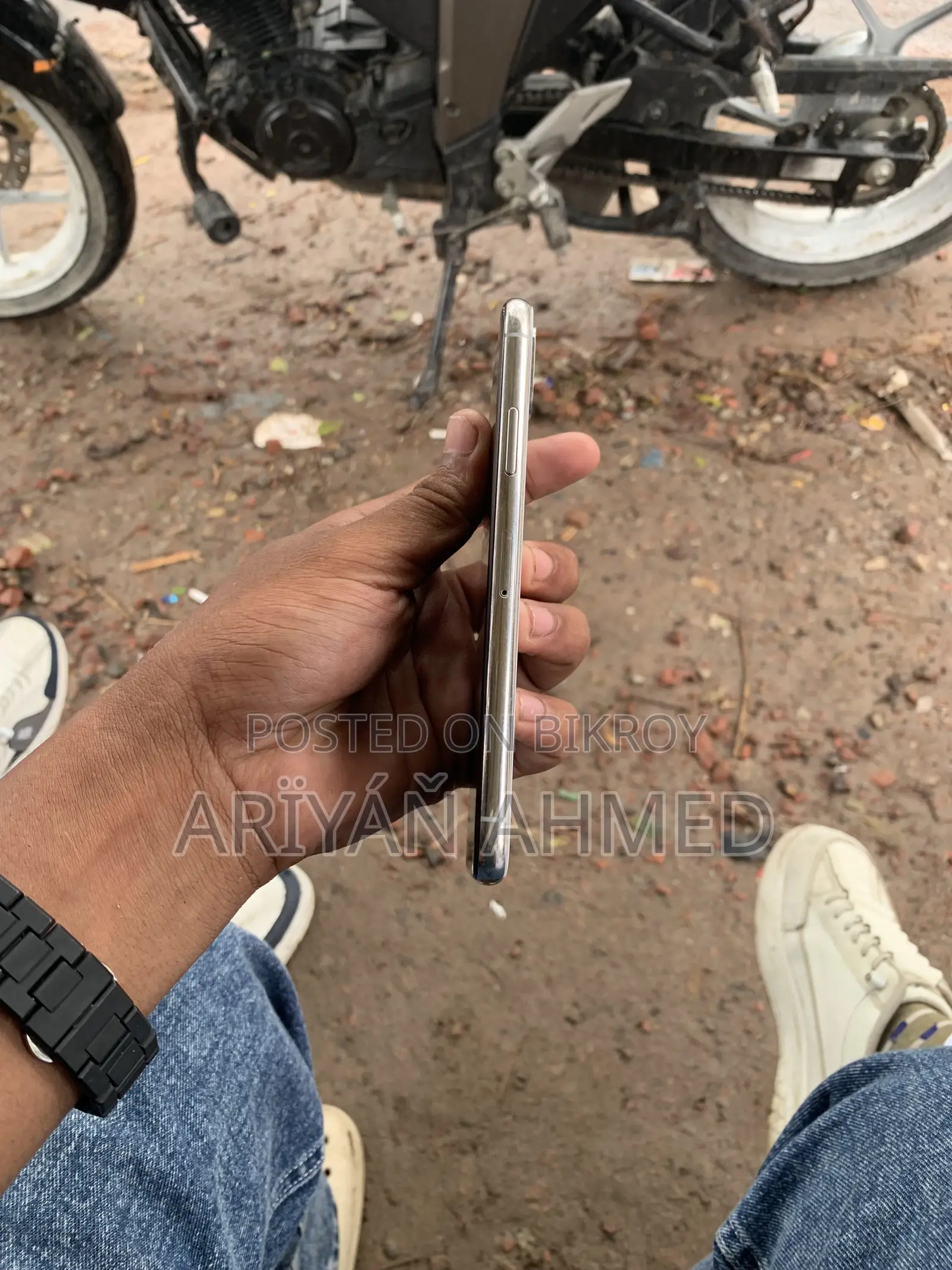 অ্যাপল আইফোন এক্স ২৫৬ জিবি সাদা