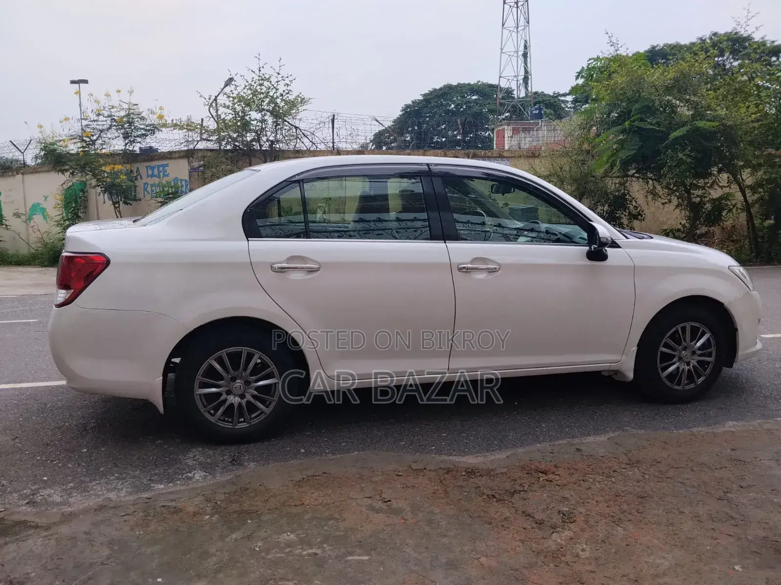 টয়োটা এক্সিও ২০১৩ পার্ল
