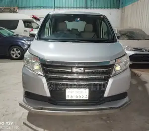 Toyota Noah 2.0 AWD (8 Seater) 2017 Silver