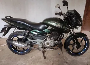 বাজাজ পালসার ১৫০ ২০১৭ সবুজ