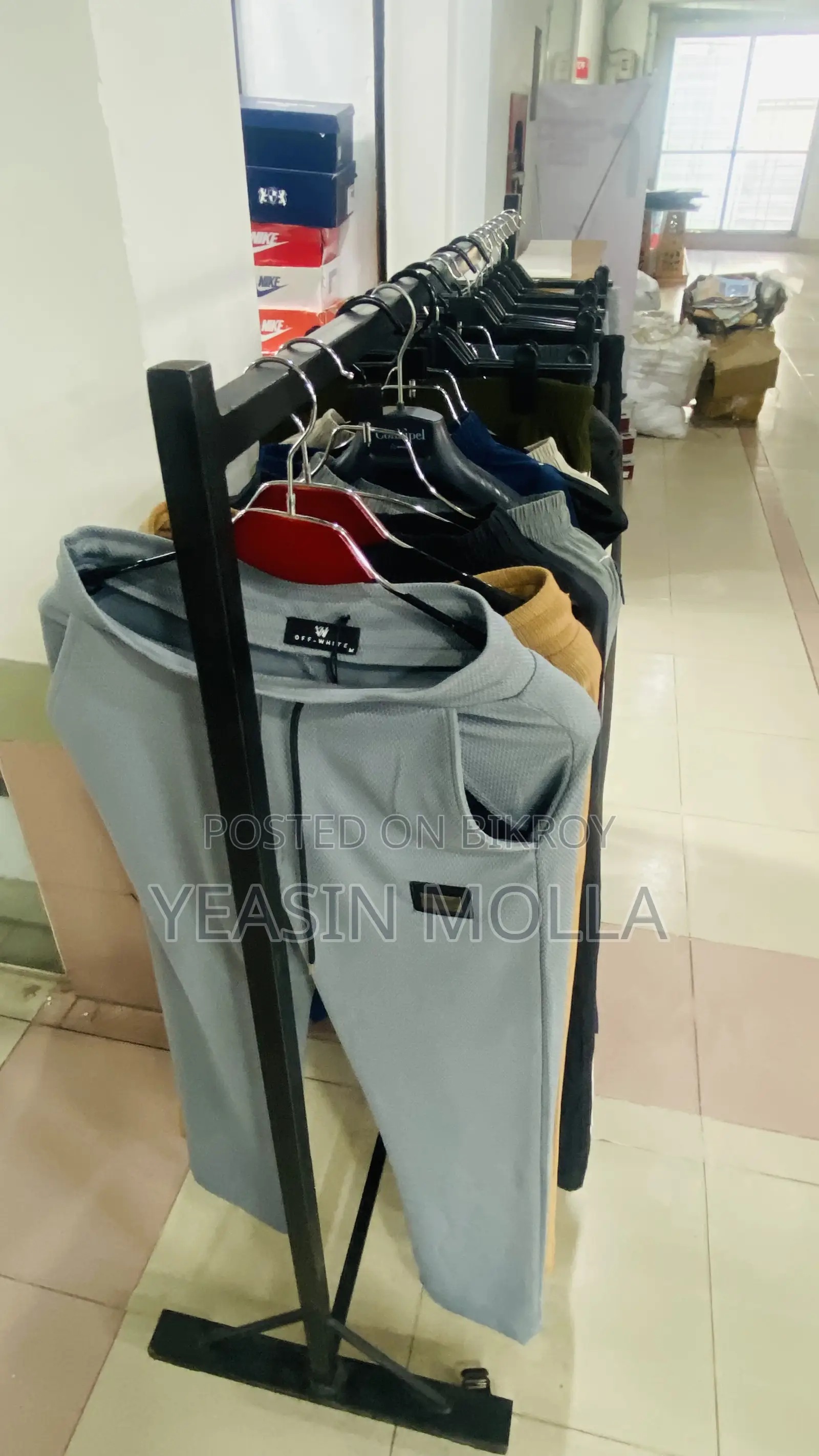 Rotating Hanger for Showroom