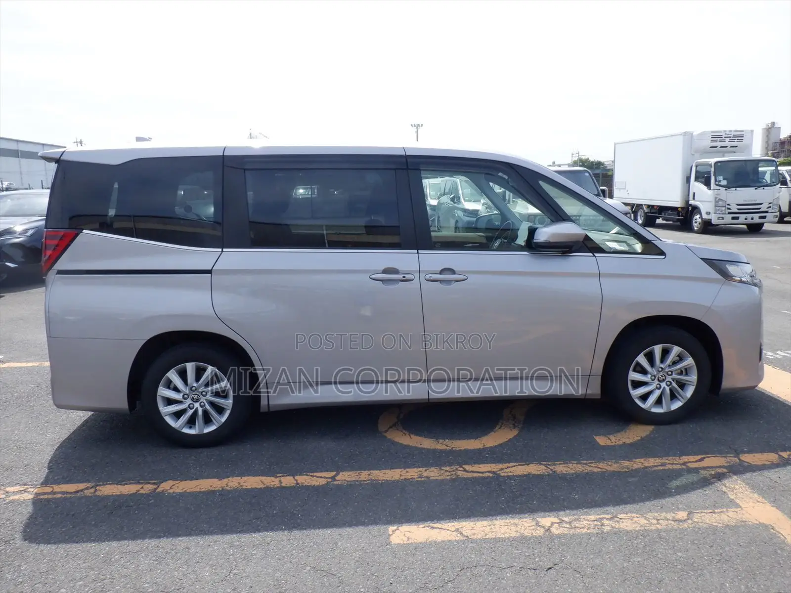 Toyota Noah 2023 Beige